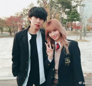 ​金希澈momo在一起了两人怎么认识的恋爱经过，金希澈承认过的女友