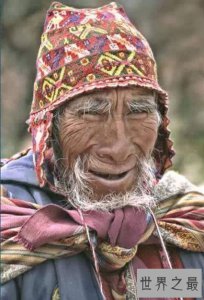 ​世界十大奇异民族之狗面族，跟狗是一个娘胎里出来的