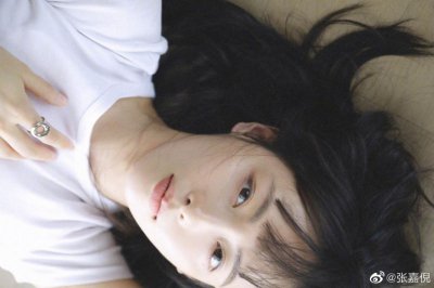 ​张嘉倪妆容素雅美成仙，马甲线更是绝了