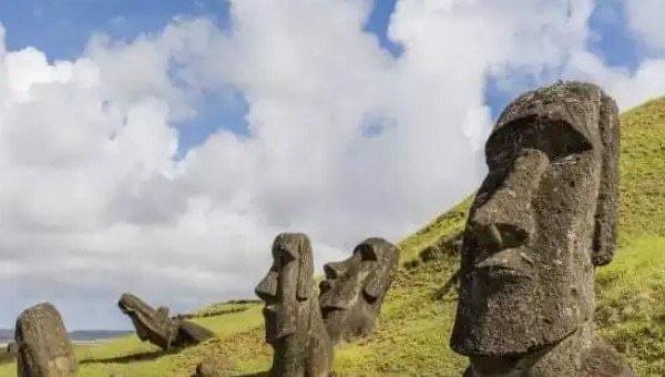 探秘智利的复活节岛介绍，智利的复活节岛地形特征  2