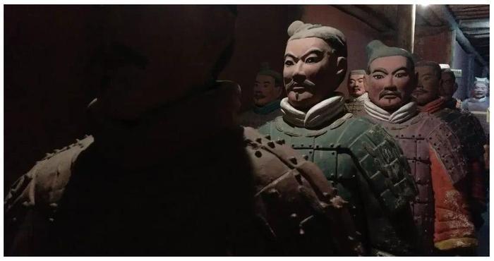 1999年，兵马俑二号坑发现一个陶俑，其神秘面孔让考古界震动