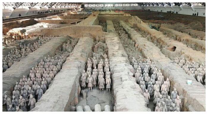 1999年，兵马俑二号坑发现一个陶俑，其神秘面孔让考古界震动