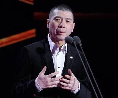 冯小刚病情恶化，有钱也治不好，徐帆坦言他依旧抽烟喝酒放弃治疗