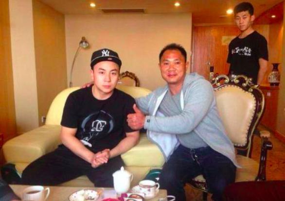 释小龙父亲名下9家公司，武校占地330亩，每家公司都打儿子名号