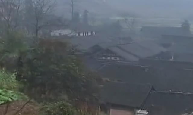 湖南农村流传白衣女鬼诡异传闻，记者前往探查，无意得知真相