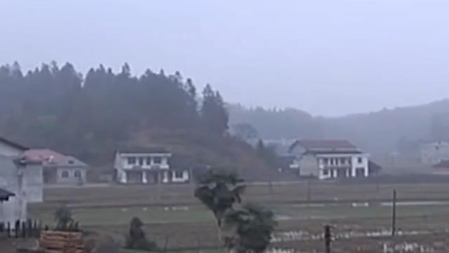 湖南农村流传白衣女鬼诡异传闻，记者前往探查，无意得知真相