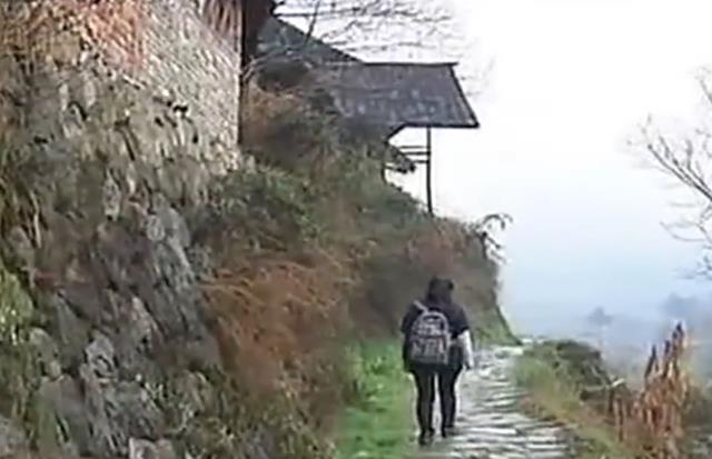 湖南农村流传白衣女鬼诡异传闻，记者前往探查，无意得知真相