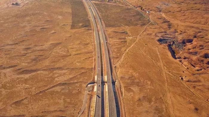 中国有条全世界震撼的公路！穿越美景无数，连美国66号公路都嫉妒