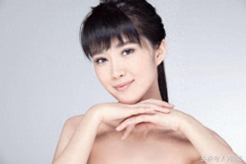 奚望继承了妈妈茹萍出众的外表，出演《最美的青春》《天下无毒》