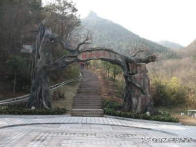 ​山色秀丽、妙趣玲珑、奇峰突兀、怪洞深邃的安庆市小龙山风景区