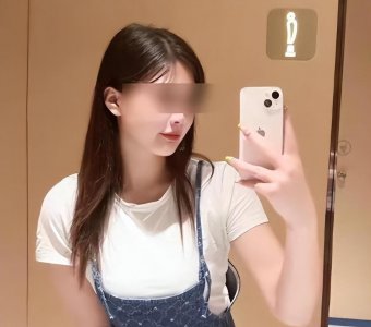 ​美女老师私生活被曝混乱，私照被曝光
