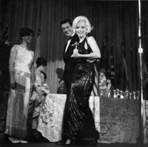 ​1962年，玛丽莲·梦露离奇死亡，殡仪师看到遗体后为何怆然落泪？