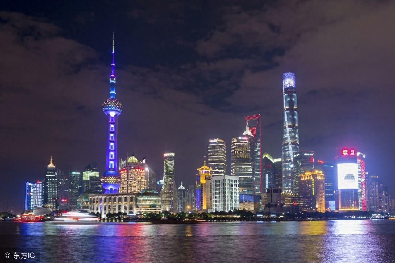 上海的东方明珠塔，真是太美了！不容错过的旅游胜地！