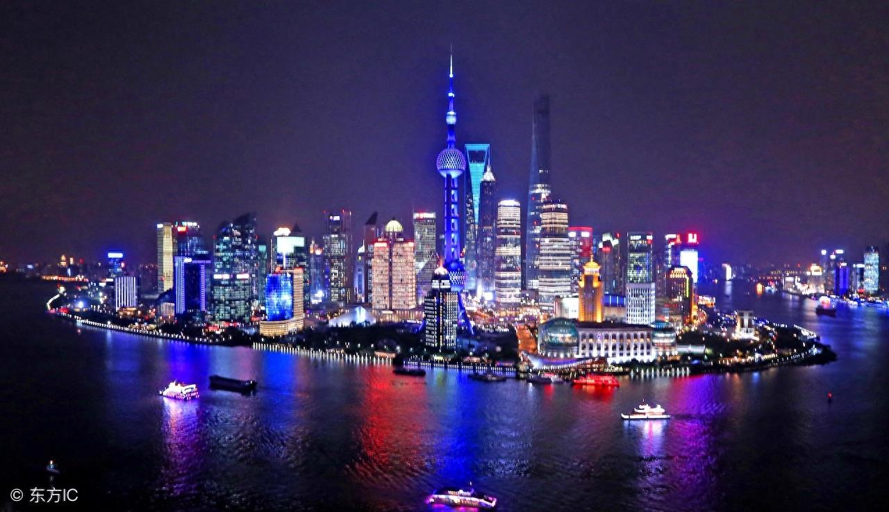 上海的东方明珠塔，真是太美了！不容错过的旅游胜地！