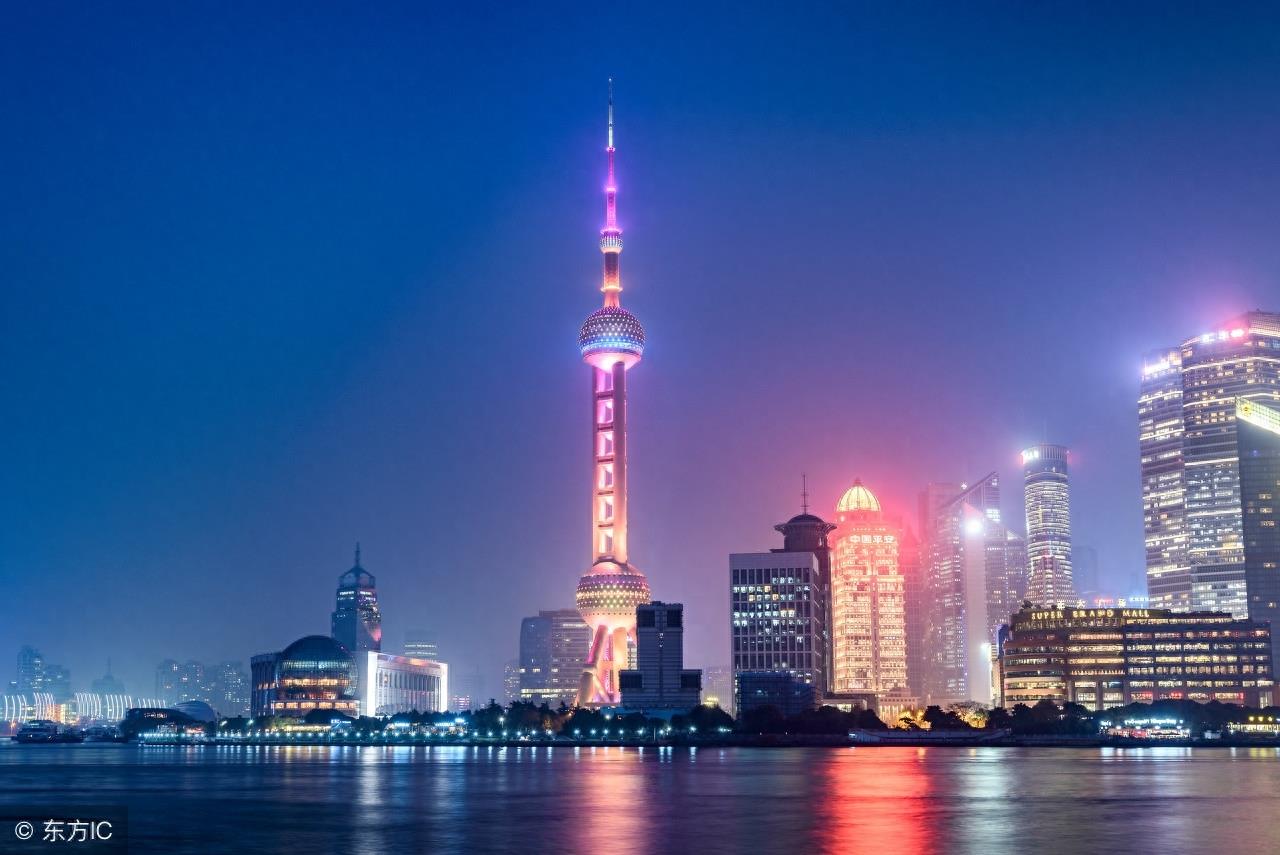 上海的东方明珠塔，真是太美了！不容错过的旅游胜地！