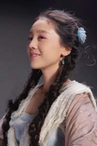 ​她，是灵魂摆渡里让人心疼的，不同于以往孟婆的形象，十分灵动