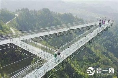 ​重庆空中玻璃走廊又又又火了，重庆装修网带您感受一下
