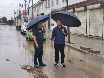 ​李世龙督查指导赤城镇防汛工作