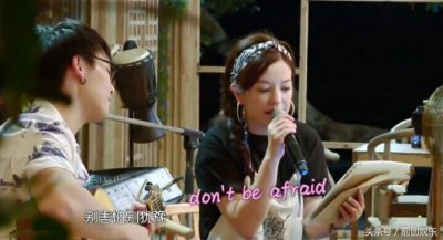 ​赵薇在《中餐厅》演唱这样一首歌，网友投出崇拜的目光