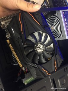 ​朋友要给电脑加256G内存，吓我一身冷汗，看到他电脑后我崩溃了