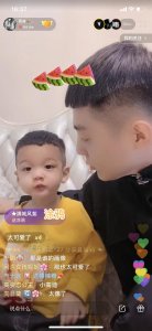 ​高迪大美婚后首次带儿子直播，网友直呼：孩子这么大了吗？