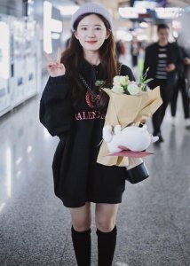 ​女生：穿卫衣怎么搭配，怎么穿才好看，