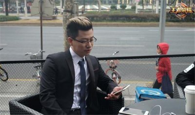 ​电竞圈真正的大佬？王者荣耀魔神哥首播，半个KPL来捧场！