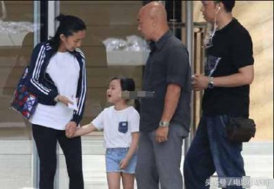 ​56岁的刘德华5岁女儿曝光，继承父母好基因，长相甜美！