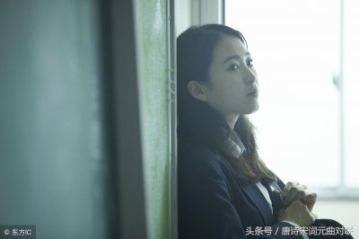​上联：微风拂面，面面俱到；求下联