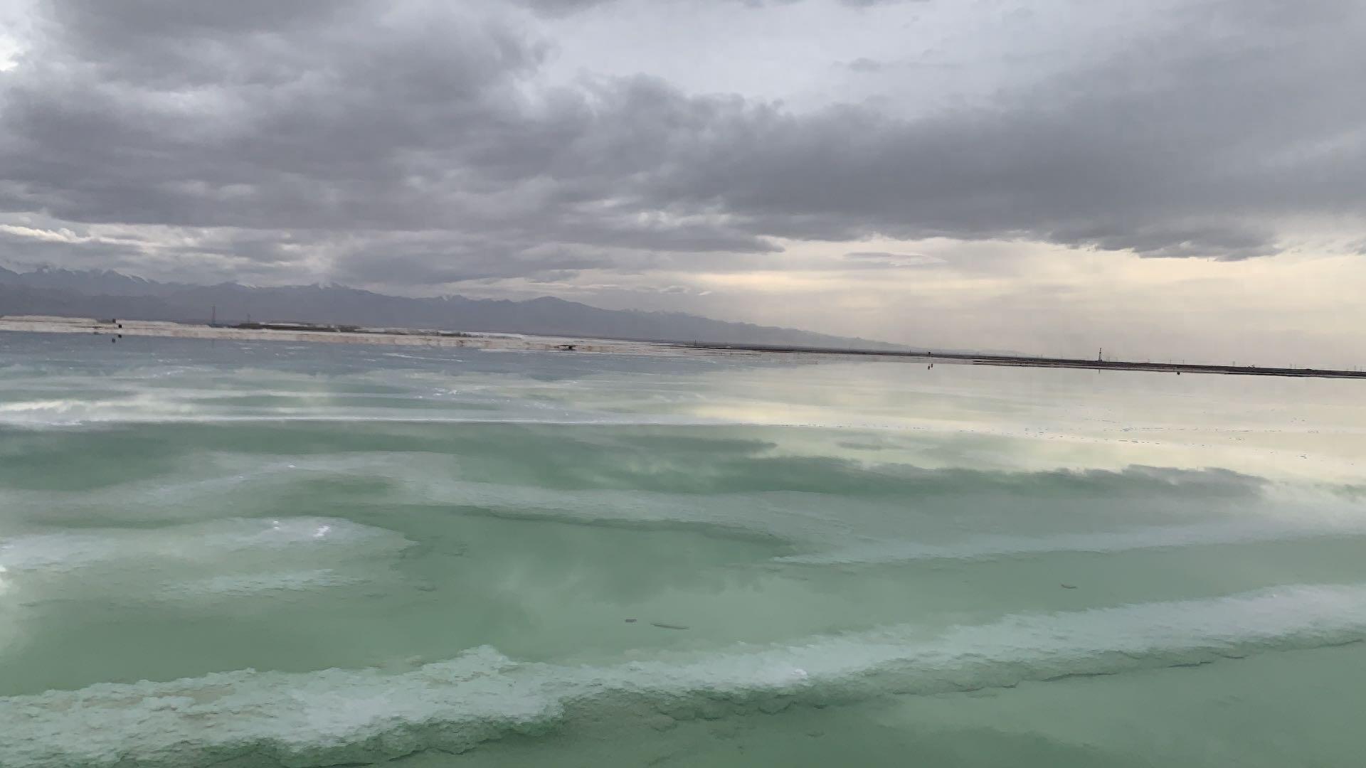 青海大柴旦翡翠湖