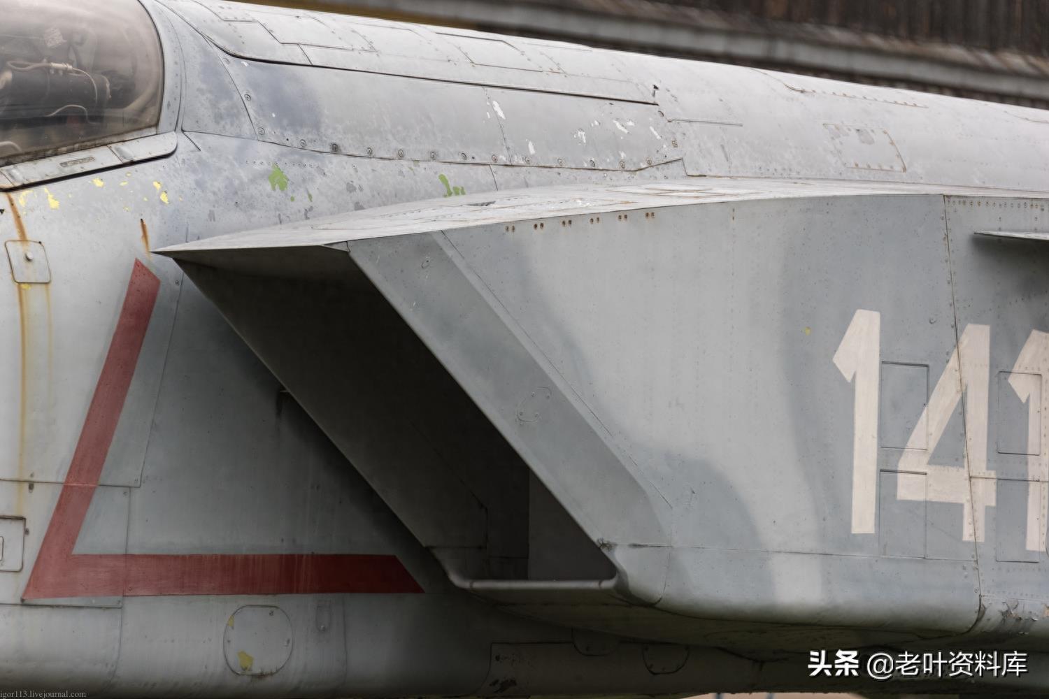 细品雅克141垂直起落战斗机的原型机