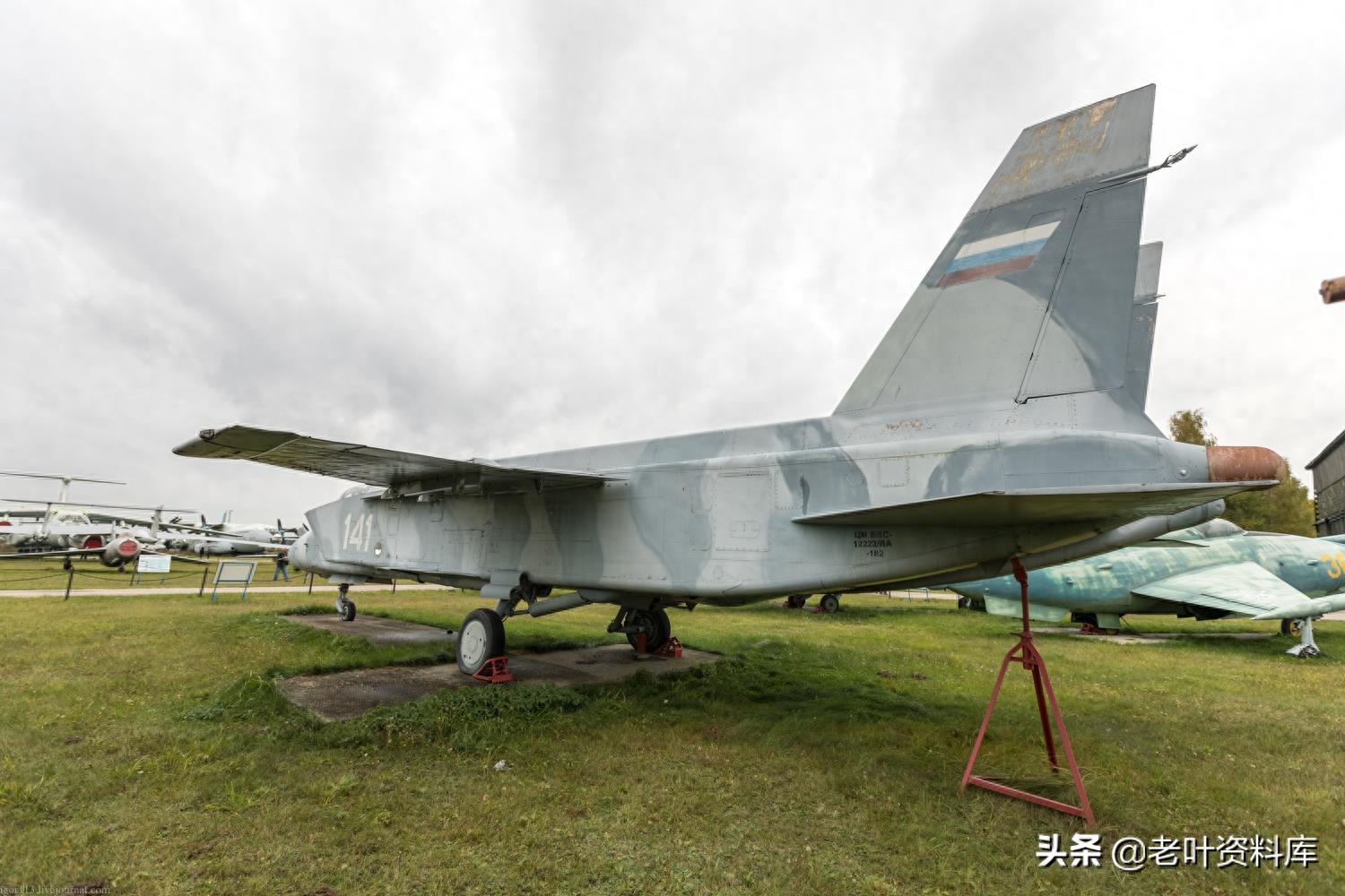 细品雅克141垂直起落战斗机的原型机