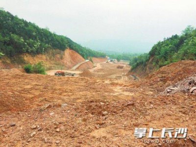 ​宁乡一砂石场破坏环境 却仍将扩建