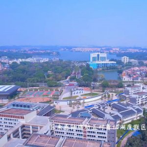 ​南海实验学校是广东一贯制12年公办学校，耗资15亿