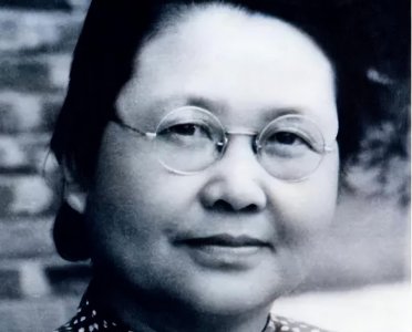 ​她是冯玉祥将军的夫人，建国后第1位女部长，儿子授少将