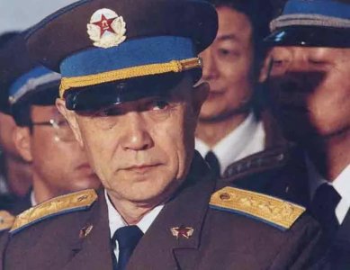 ​空军原副司令林虎将军，70岁驾驶苏-30战斗机飞出“眼镜蛇”动作