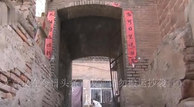 ​72岁老头恋上风流寡妇，当着瘫痪老妻同床偷情，结局却惨了！