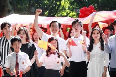 ​若论主旋律歌曲，《共和国之恋》值得强推，不输《我和我的祖国》