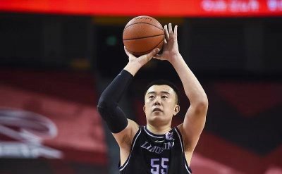 ​韩德君：拒绝首钢千万年薪留守辽宁男篮，如今他得到了多少报酬？