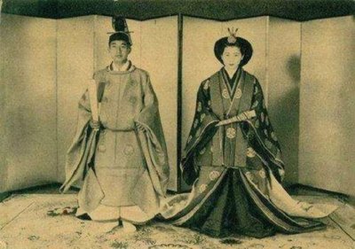 ​日本天皇为何大多选择在“生前退位”？