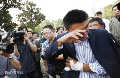 ​河南小伙一怒之下切断小指以证清白。上海“钓鱼执法”事件回顾