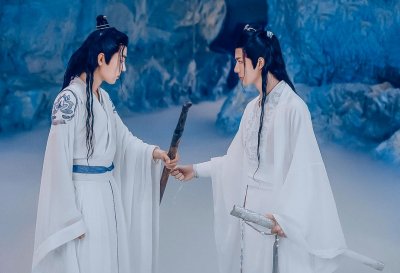 ​肖战偶遇“忘羡”cos，唱《无羁》扯抹额太尴尬，粉丝却在庆幸？
