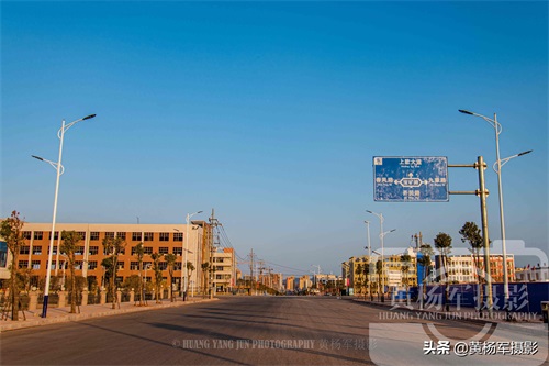 于都县工业园上欧工业小区：拔地而起的高楼林立的厂房见于都发展