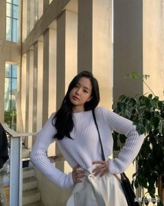 ​Apink 娜恩 INS 晒私照，大秀清纯美貌、绝美身材
