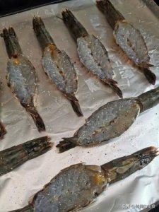​简单又美味的芝士烤大虾，5步搞定，烤12分钟左右就好了
