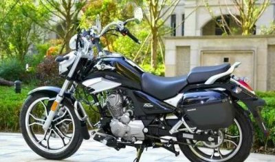 ​仅售1.08万，入门级国产巡航车，豪爵铃木TR150，油耗仅1.75升