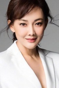 ​牛莉：24岁嫁给大7岁“圈外人”，婚后生三子，如今依旧恩爱如初