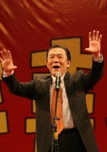 ​相声大师侯耀文：乐做“女儿奴”，逝世后女儿和亲哥哥对簿公堂