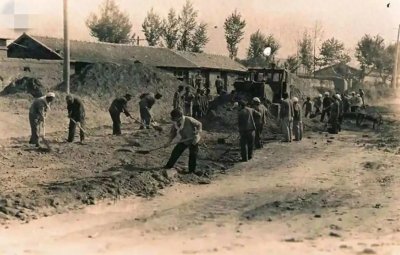 ​63年首长下乡视察，发现一名独臂流浪汉，喜极而泣：你怎么在这？