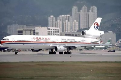 ​我国史上首次紧急迫降，空姐让所有女性脱下丝袜，全机137人获救